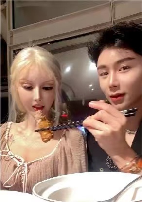 芭比迪丽拉整过容嘛（网红芭比迪丽拉原来的样子）