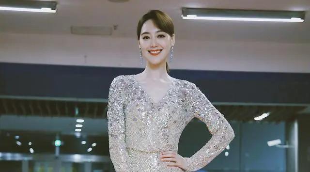 王冠私生活太烂了（女主持王冠的绯闻经历）