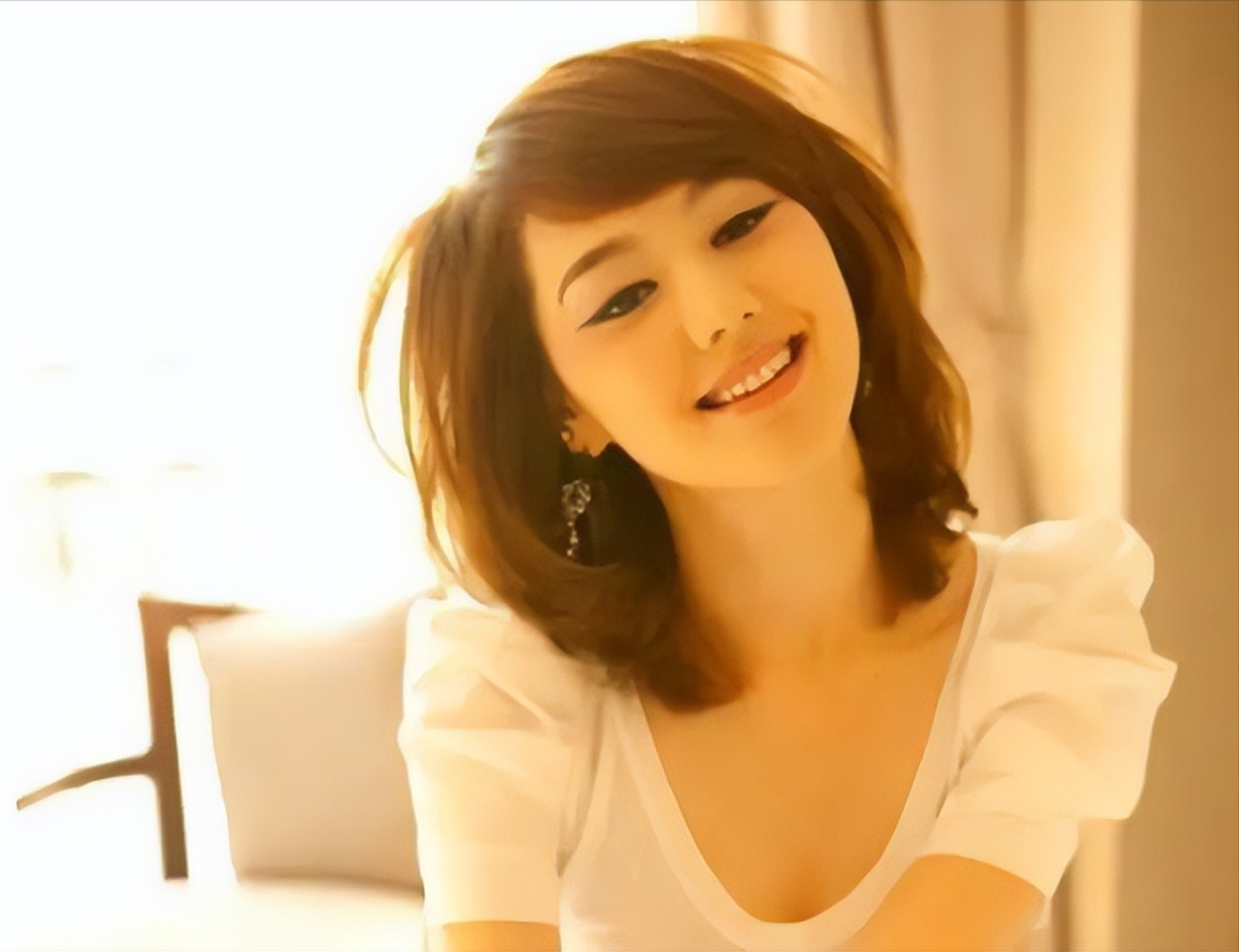 王冠私生活太烂了（女主持王冠的绯闻经历）