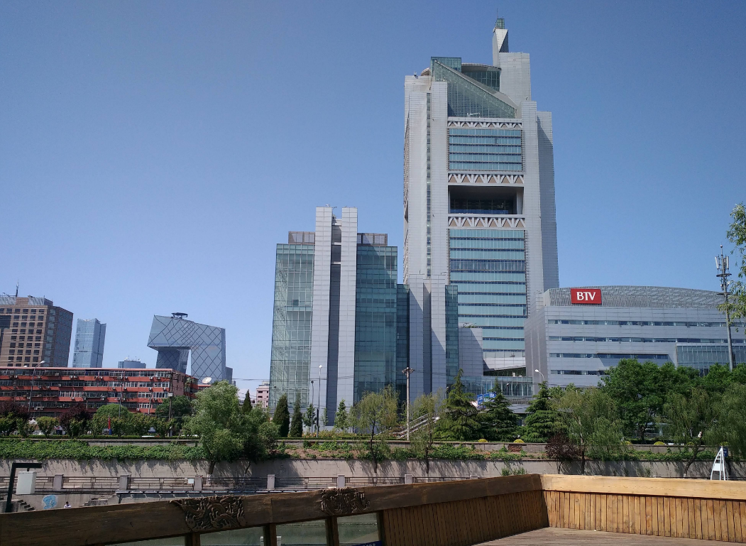 主持人王小骞简介（王小骞和谭江海的爱情故事）