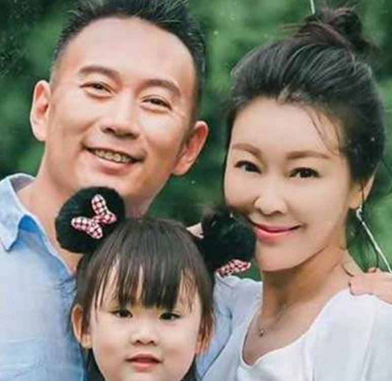 主持人王小骞简介（王小骞和谭江海的爱情故事）