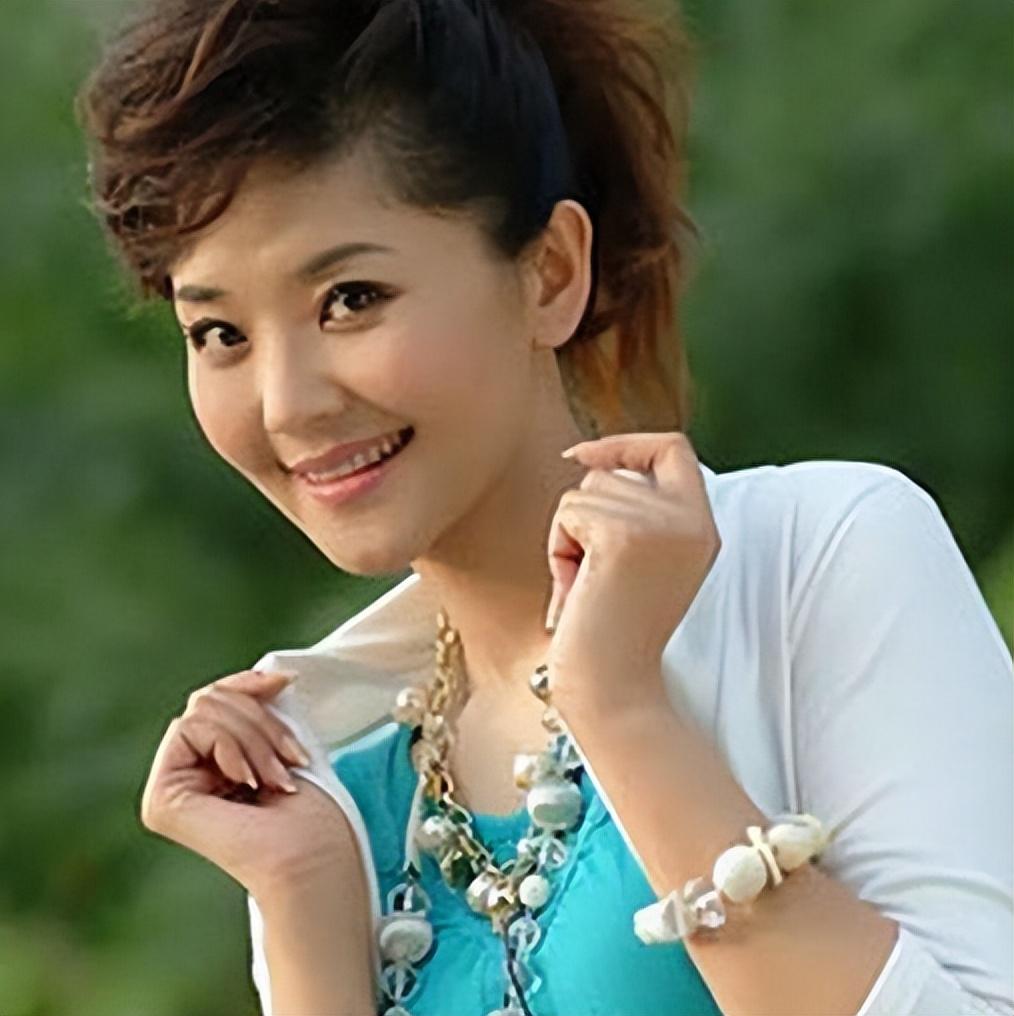 主持人方琼的老公杨阳简介（方琼一家三口的照片）