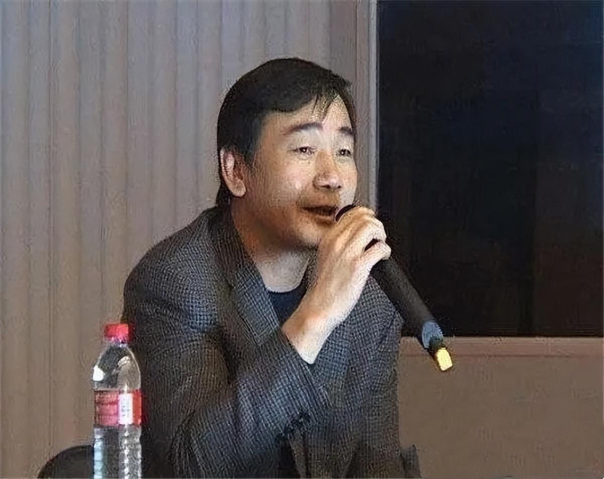 苗圃老公比她大多少岁（苗圃嫁大19岁富豪老公陈义红）