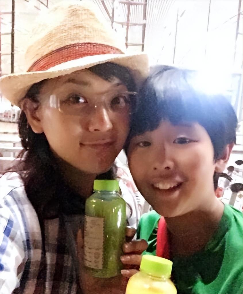 主持人方琼的老公杨阳简介（方琼一家三口的照片）