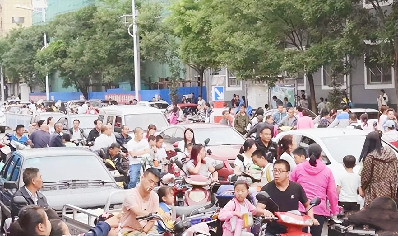 肇事女司机毕娇后台是谁（河南毕娇事件简介）