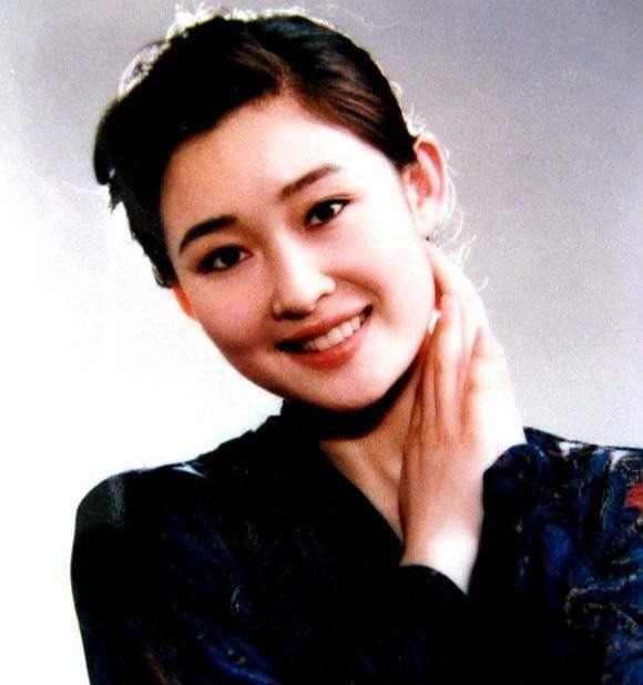 盖丽丽喂奶门事件（演员盖丽丽资料介绍）