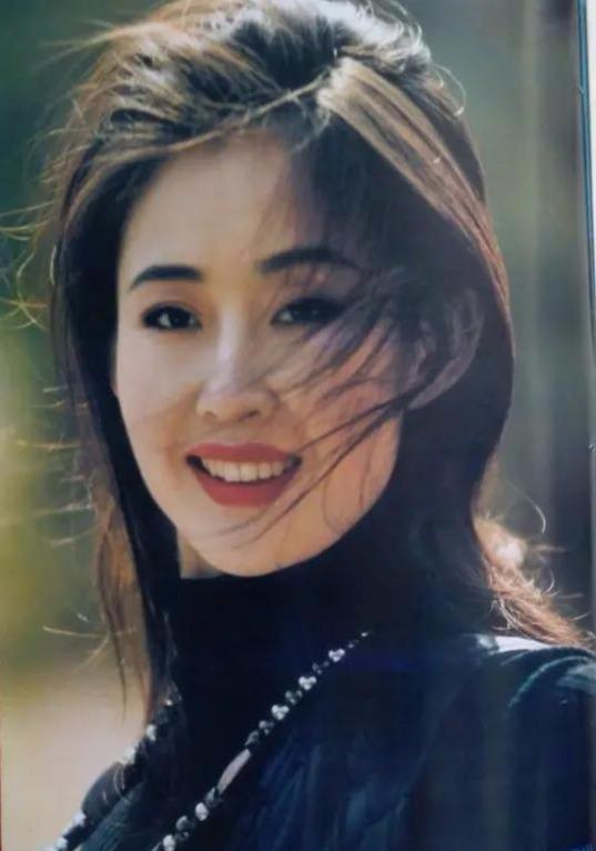 盖丽丽喂奶门事件（演员盖丽丽资料介绍）