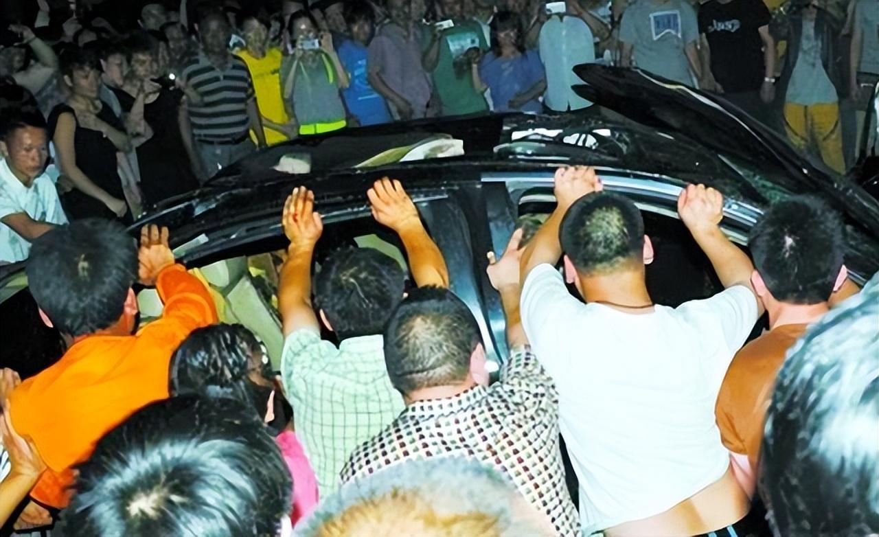 肇事女司机毕娇后台是谁（河南毕娇事件简介）