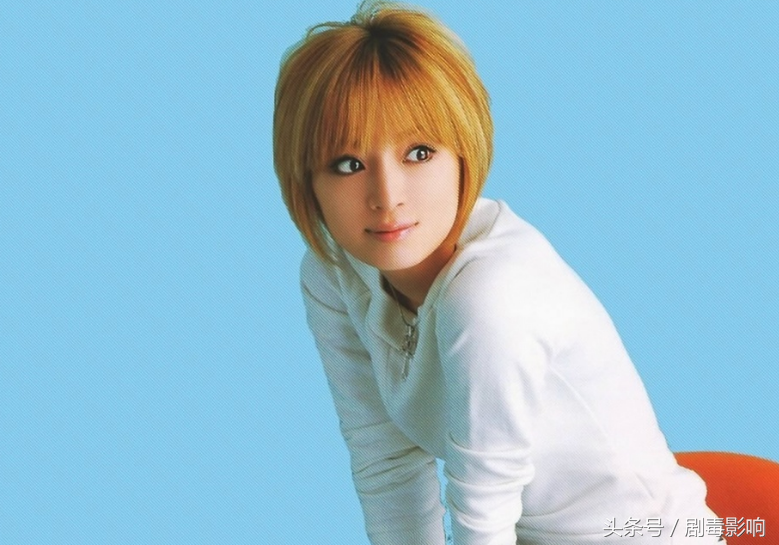 滨崎步为啥失聪了（日本天后滨崎步失去听力的原因）