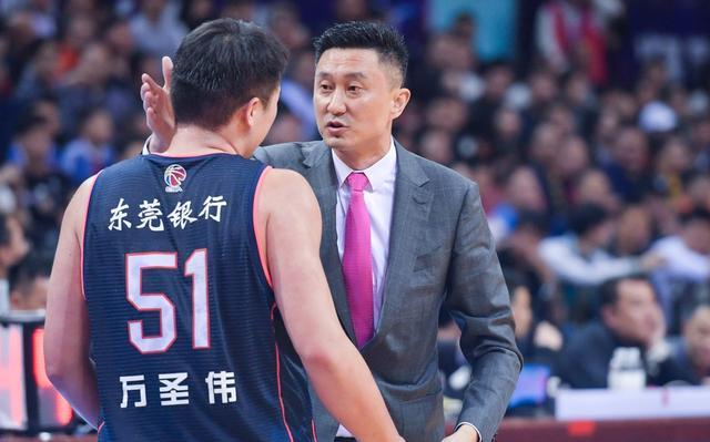 不要碰我肩膀最后怎么样了（网络不要碰我肩膀梗的出处）