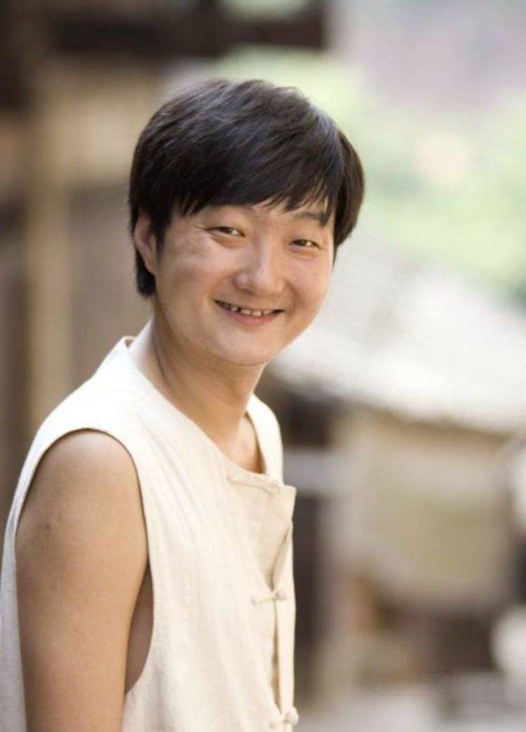 董洁因为什么离的婚（浅解潘粤明与董洁离婚8年）