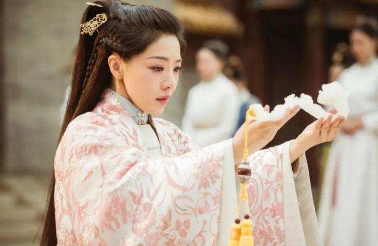 爱情公寓邓家佳整容了嘛（李金铭整容前后照片对比）