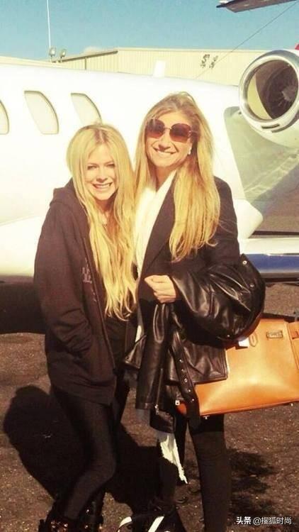 艾薇儿和谁结婚了(欧美天后艾薇儿感情经历) 艾薇儿和谁结婚了(欧美天后艾薇儿感情经历)