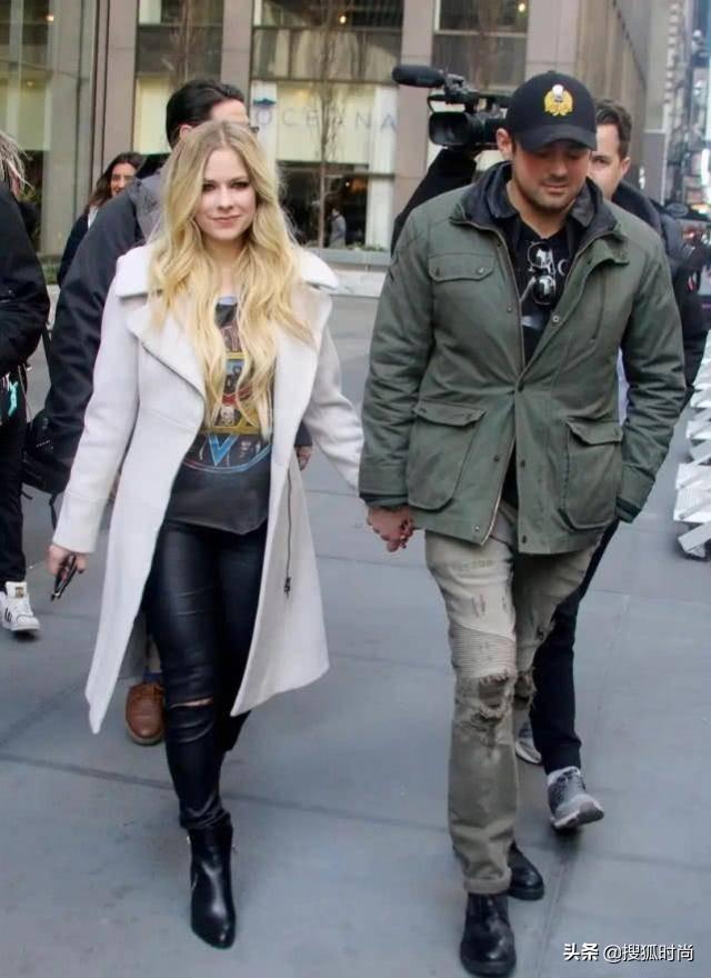 艾薇儿和谁结婚了(欧美天后艾薇儿感情经历) 艾薇儿和谁结婚了(欧美天后艾薇儿感情经历)