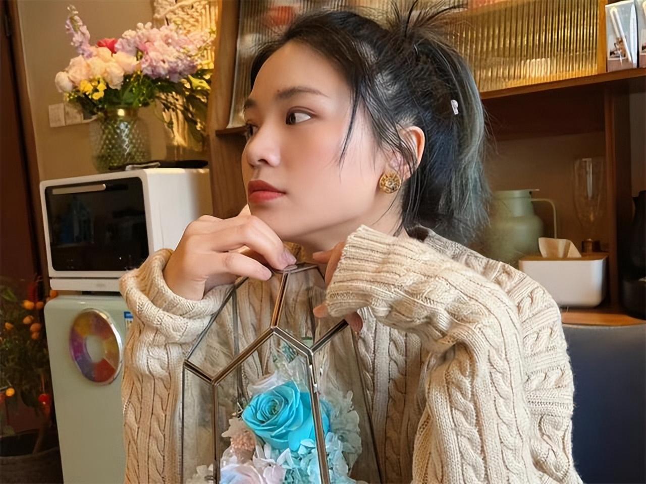 超女黄英老公干什么（黄英一家生活现状）