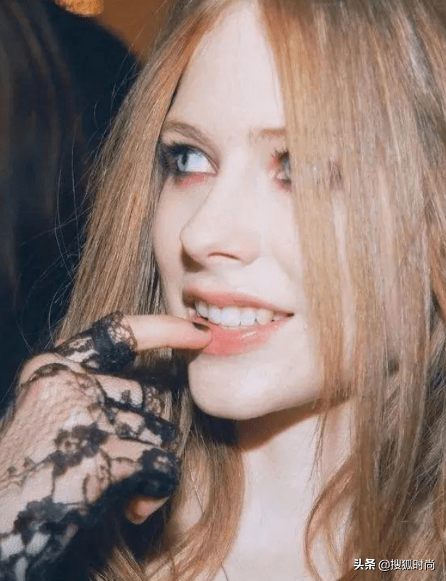 艾薇儿和谁结婚了(欧美天后艾薇儿感情经历) 艾薇儿和谁结婚了(欧美天后艾薇儿感情经历)