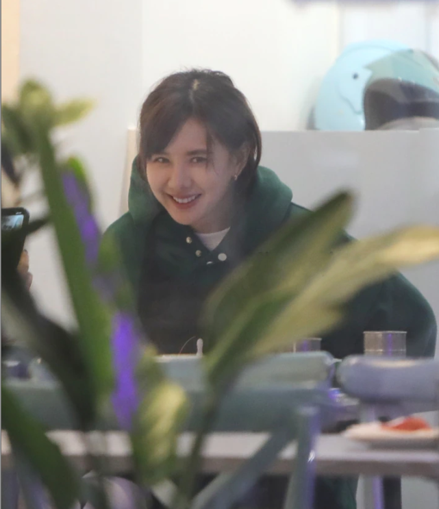 安心亚李宗瑞淫照事件（歌手安心亚陷李宗瑞丑闻单身6年）