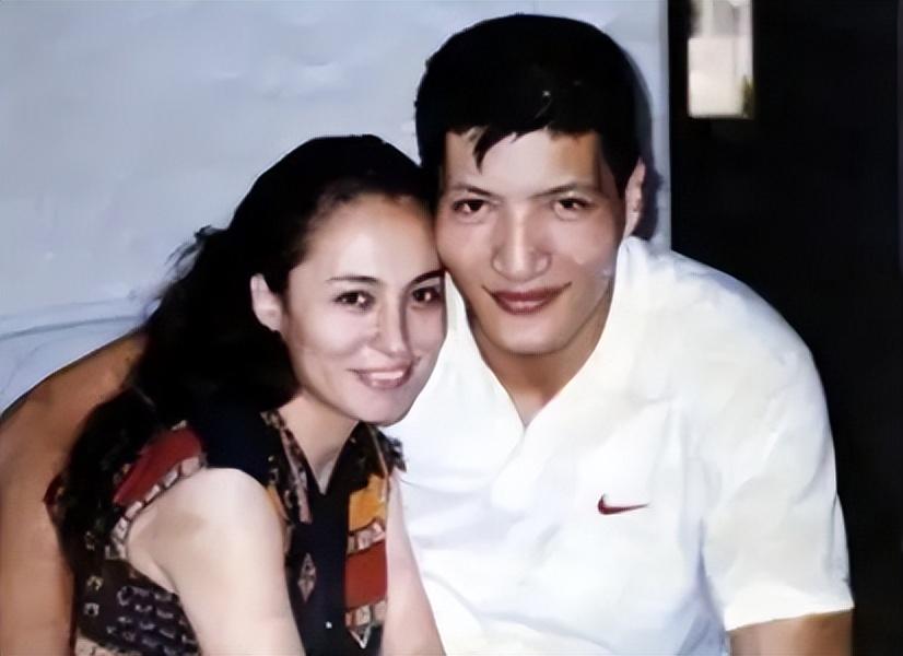 巴特尔老婆德明简介（男篮巴特尔娶二婚大10岁带俩娃）