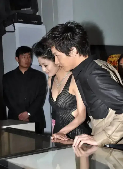 安以轩冯绍峰主演的电视剧是哪部（安以轩和冯绍峰合作过的戏）