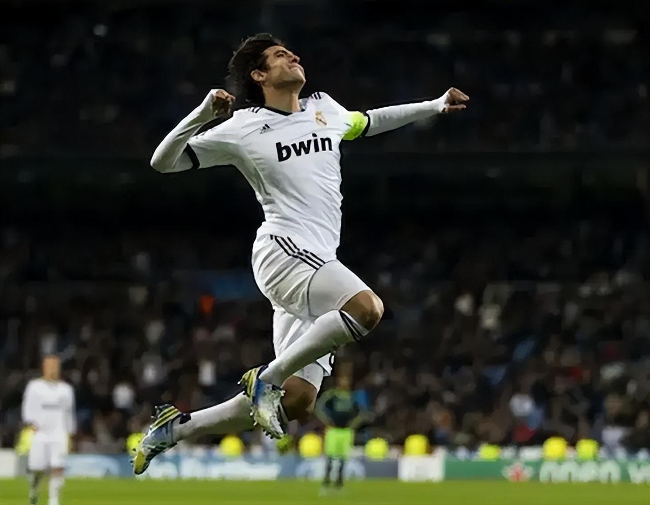 巴西著名球星卡卡在哪个位置（巴西球星卡卡现状）