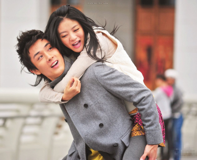 安以轩冯绍峰主演的电视剧是哪部（安以轩和冯绍峰合作过的戏）