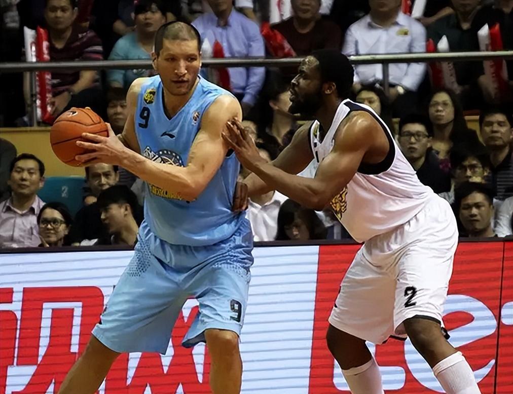 巴特尔老婆德明简介（男篮巴特尔娶二婚大10岁带俩娃）