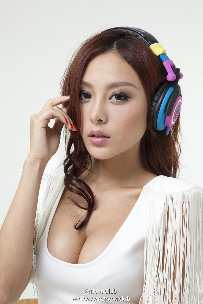 喜爱夜蒲3演员何佩瑜（香港名模何佩瑜资料简介）