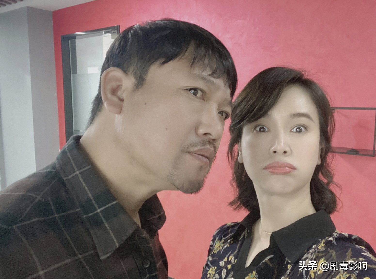 陈道明和咏梅左小青是怎么回事（揭秘陈道明的绯闻情史）