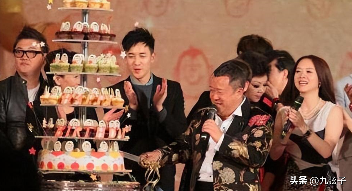 曾志伟酒后说尝到过周冬雨（周冬雨和曾志伟亲密关系真相）