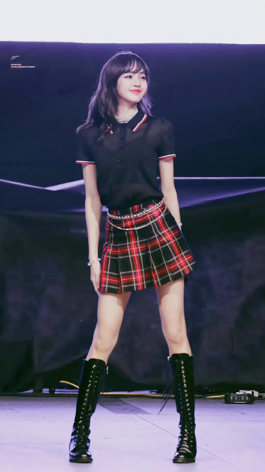 lisa是泰国和哪国的混血（人间芭比Lisa资料简介）