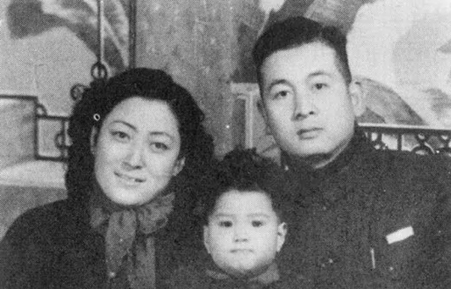 关晓彤的家世怎么样（揭秘京圈格格关晓彤的神秘家世背景）