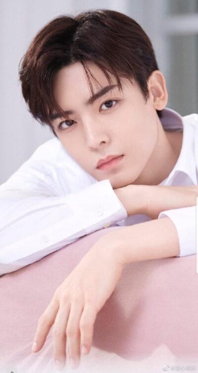 fresh极客少年团原成员简介（fresh极客少年团侯明昊资料介绍）