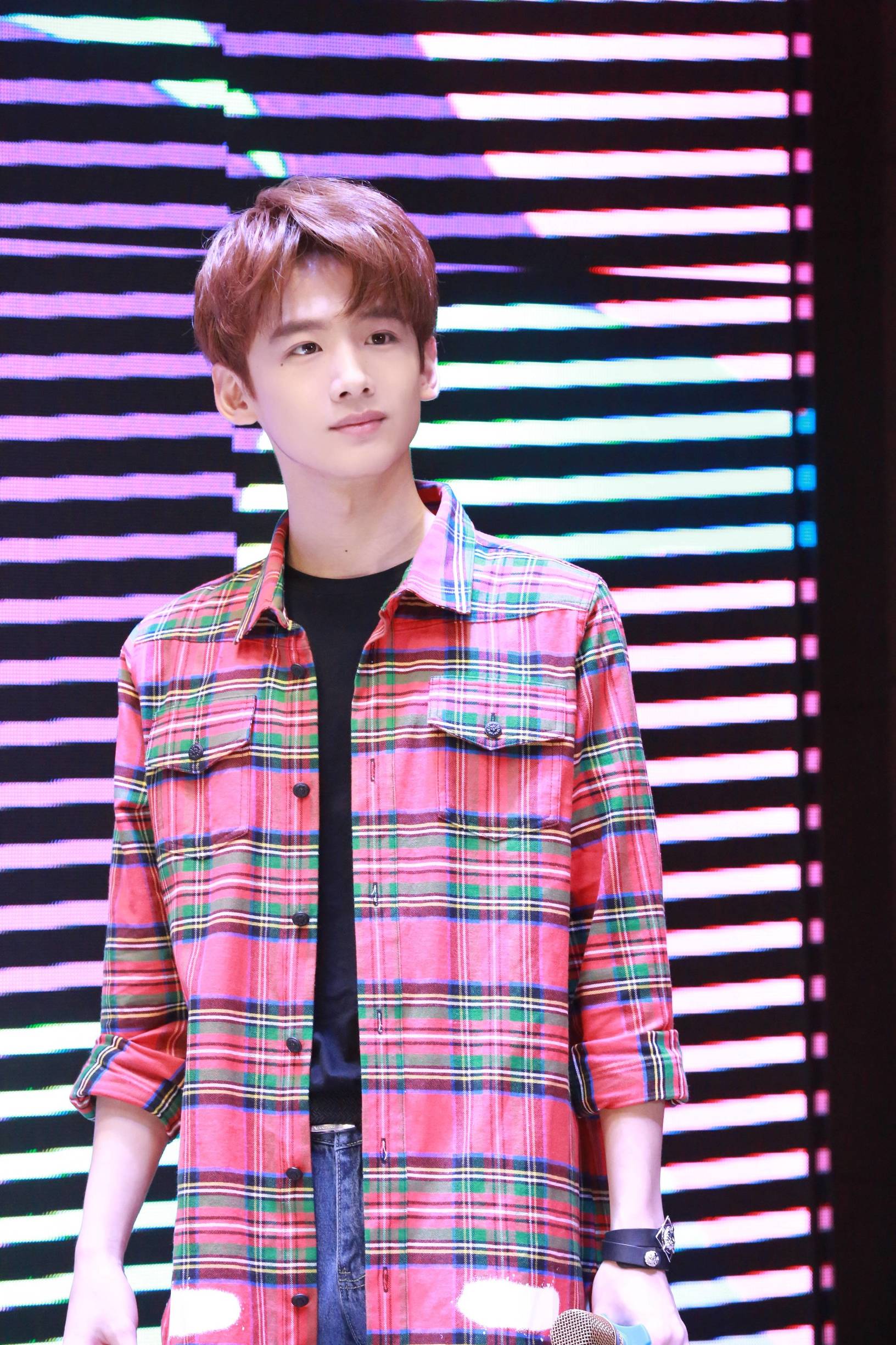 关晓彤和白敬亭恋爱了吗（关晓彤白敬亭绯闻信息）