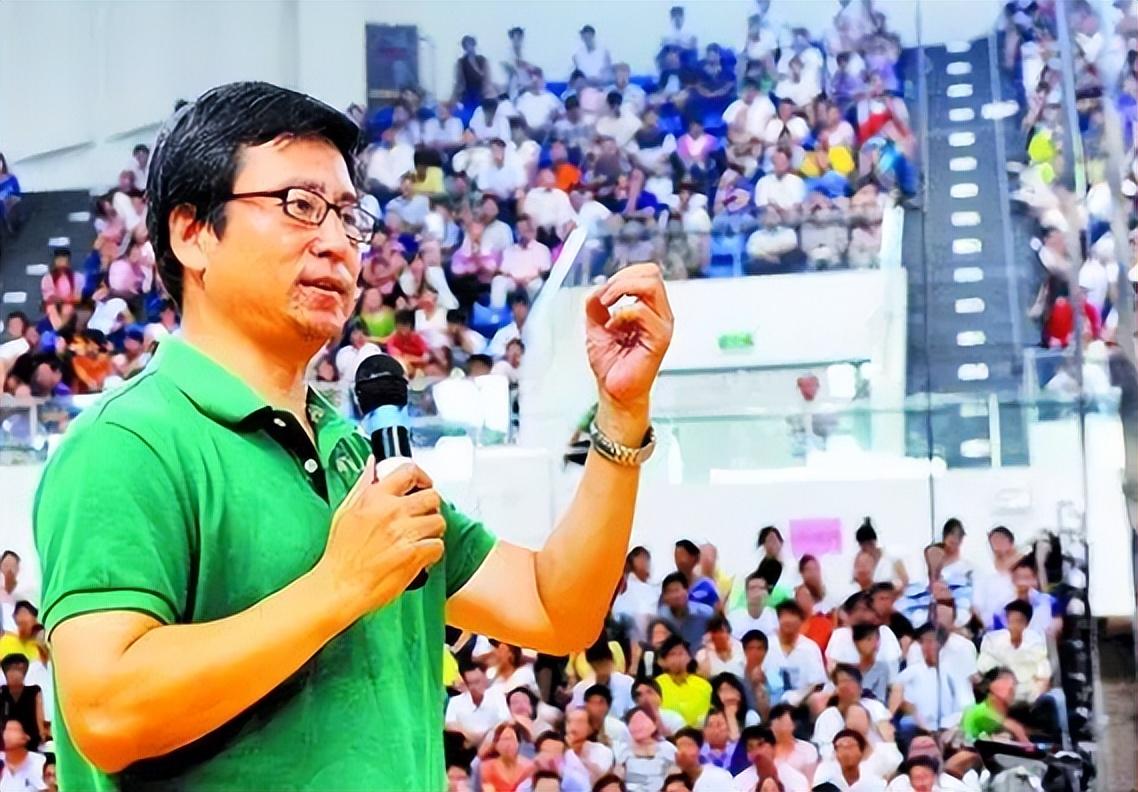 央视主持人白岩松怎么了（江苏女婿白岩松资料介绍）