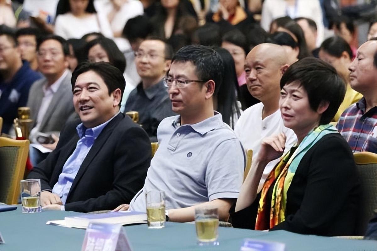 央视主持人白岩松怎么了（江苏女婿白岩松资料介绍）