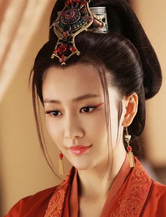 阿朵和陈好为什么那么像（娱乐圈中6对撞脸的女星）