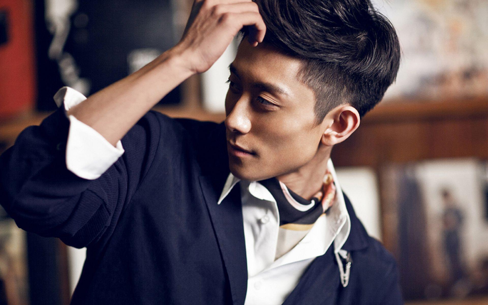 鲍莉和鲍蕾长得太像了（娱乐圈亲戚关系大盘点）