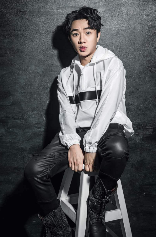 鲍莉和鲍蕾长得太像了（娱乐圈亲戚关系大盘点）