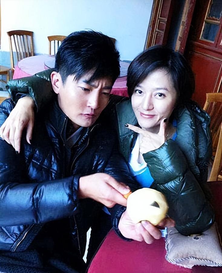 鲍蕾鲍莉是什么关系（鲍莉鲍蕾郭京飞的三人关系）