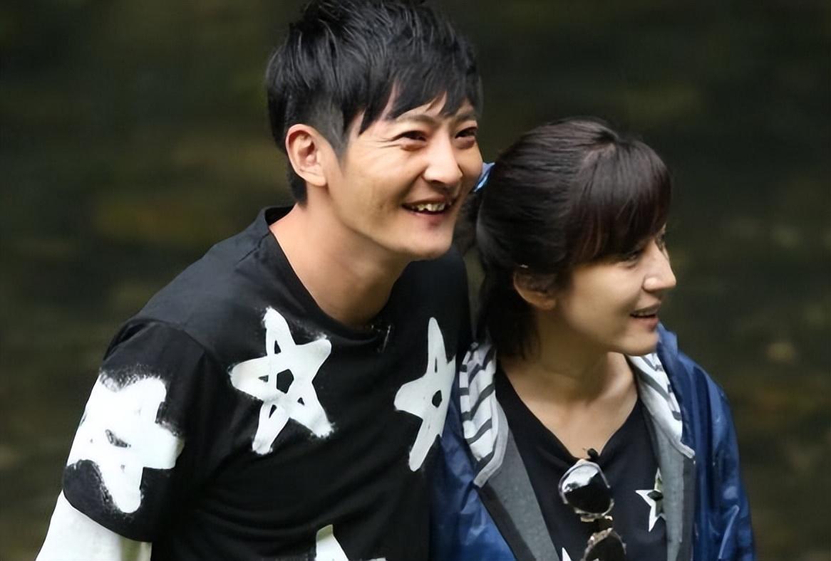 鲍莉和鲍蕾长得太像了（娱乐圈亲戚关系大盘点）