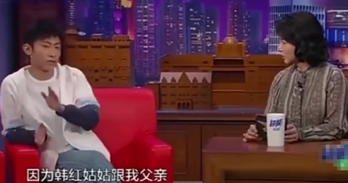 鲍莉和鲍蕾长得太像了（娱乐圈亲戚关系大盘点）