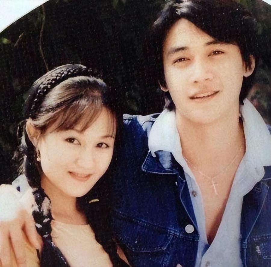 鲍莉和鲍蕾长得太像了（娱乐圈亲戚关系大盘点）