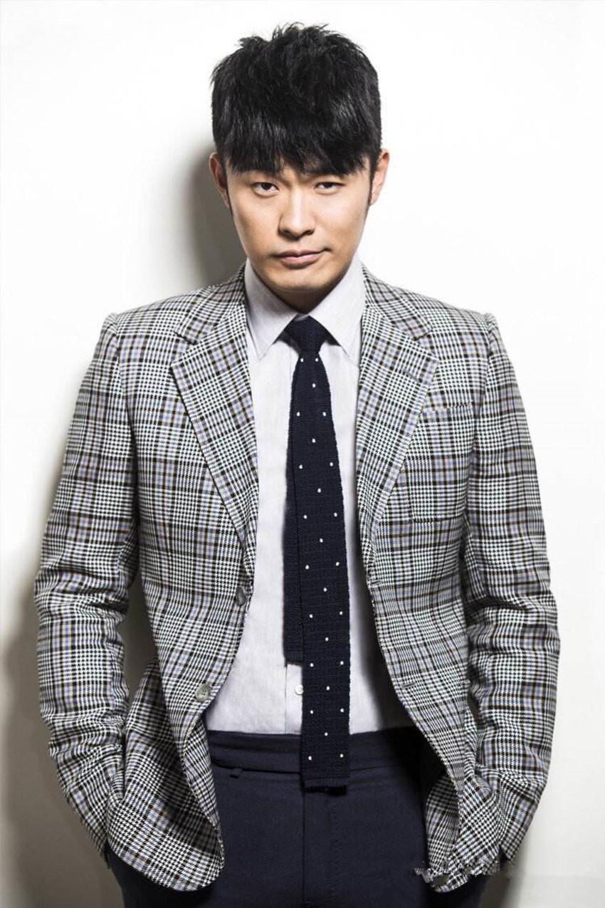 鲍莉和鲍蕾长得太像了（娱乐圈亲戚关系大盘点）