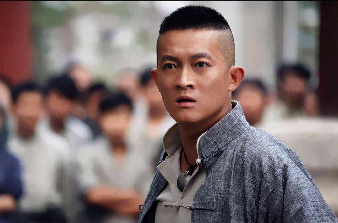 鲍莉和鲍蕾长得太像了（娱乐圈亲戚关系大盘点）