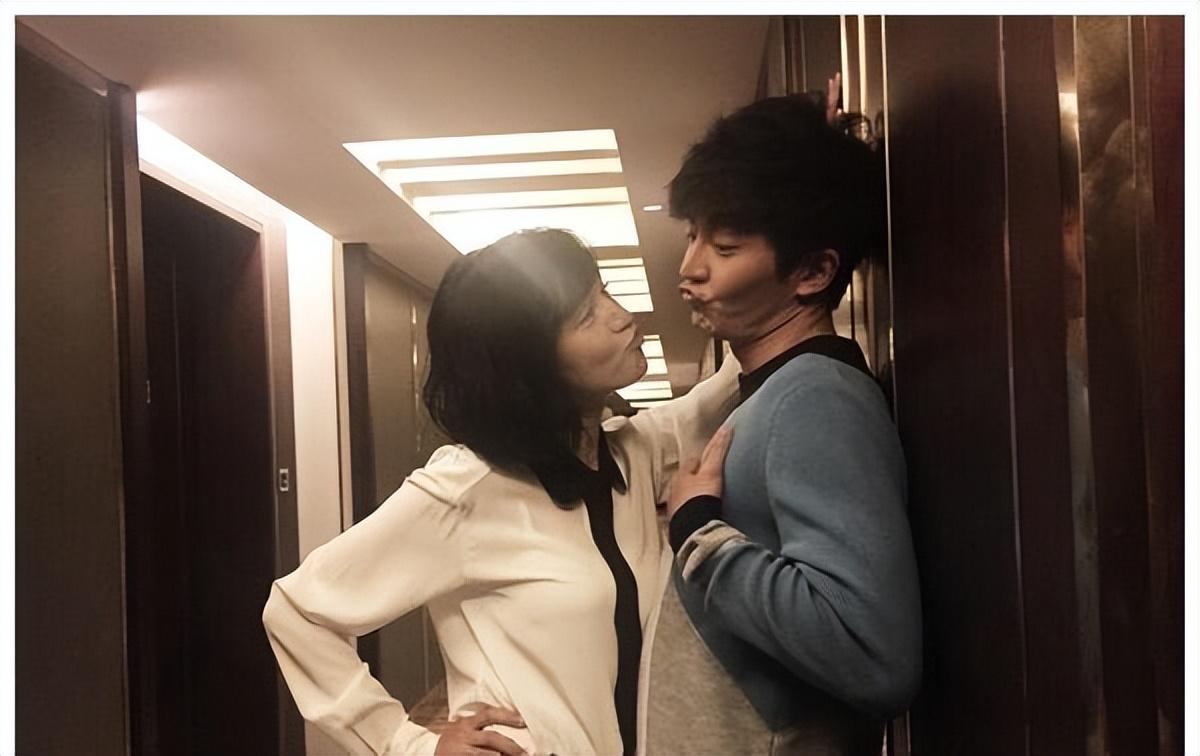 鲍蕾鲍莉是什么关系（鲍莉鲍蕾郭京飞的三人关系）