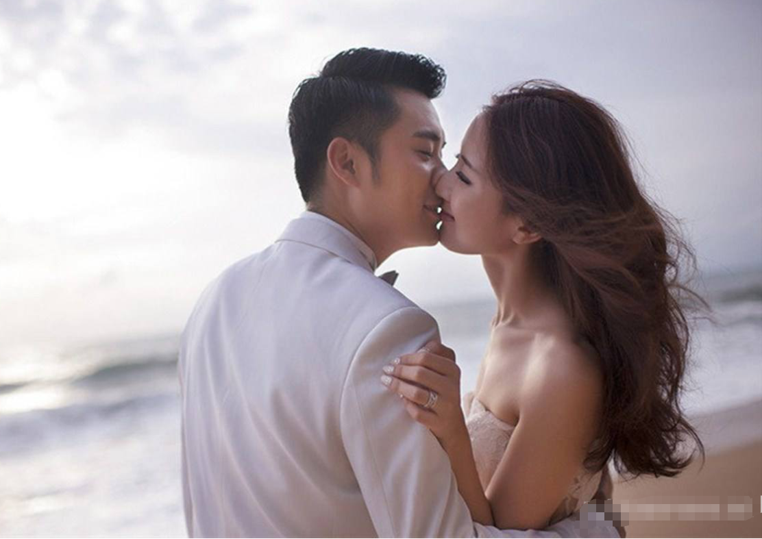 鲍莉和鲍蕾长得太像了（娱乐圈亲戚关系大盘点）