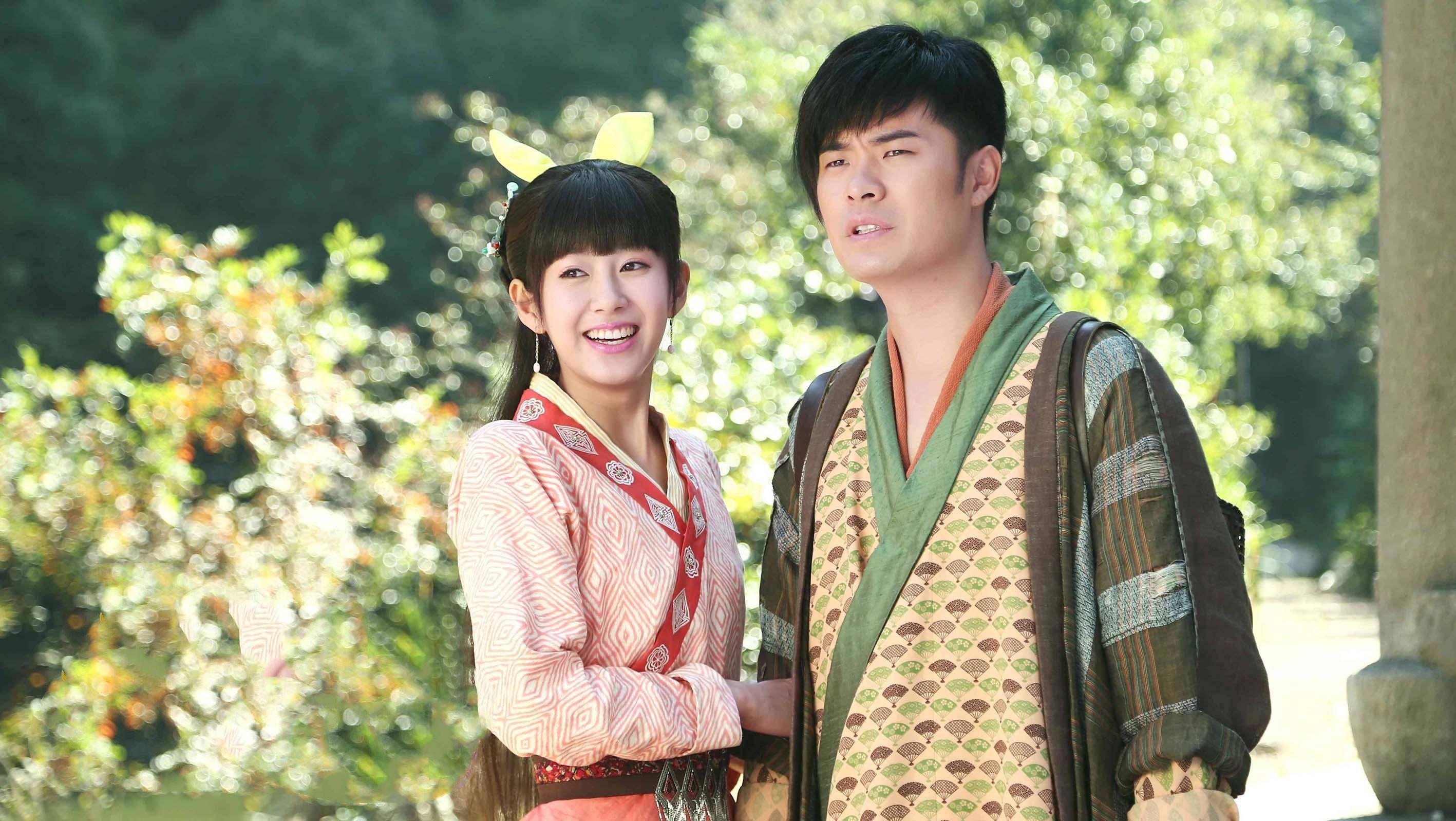 鲍莉和鲍蕾长得太像了（娱乐圈亲戚关系大盘点）