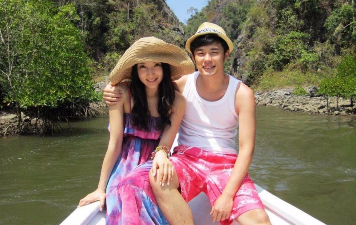 鲍莉和鲍蕾长得太像了（娱乐圈亲戚关系大盘点）