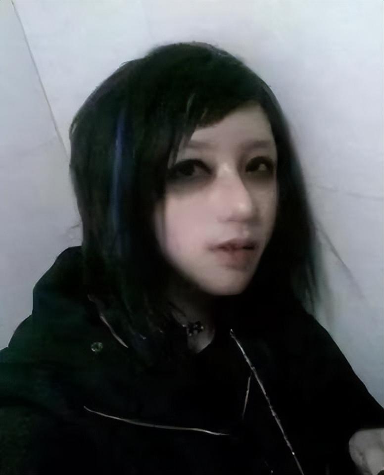 沉珂真的割过舌头吗(初代网红沉珂故事揭秘)