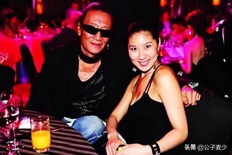 谢贤女朋友coco多大了（演员谢贤包养12年的coco现状）